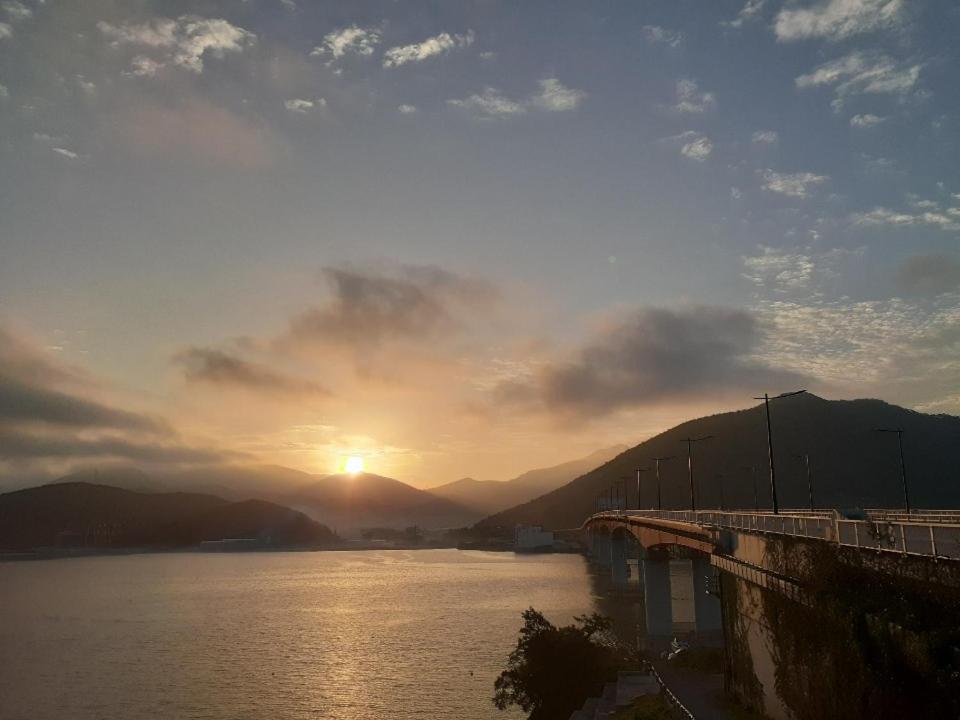 Tongyeong Bridge Hotel Exteriör bild