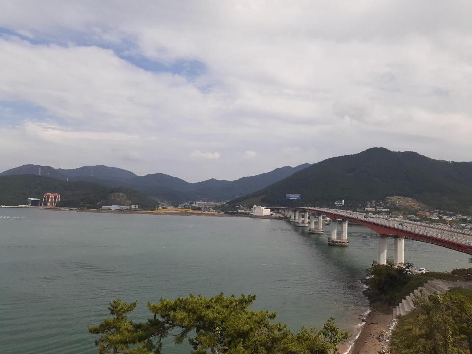 Tongyeong Bridge Hotel Exteriör bild