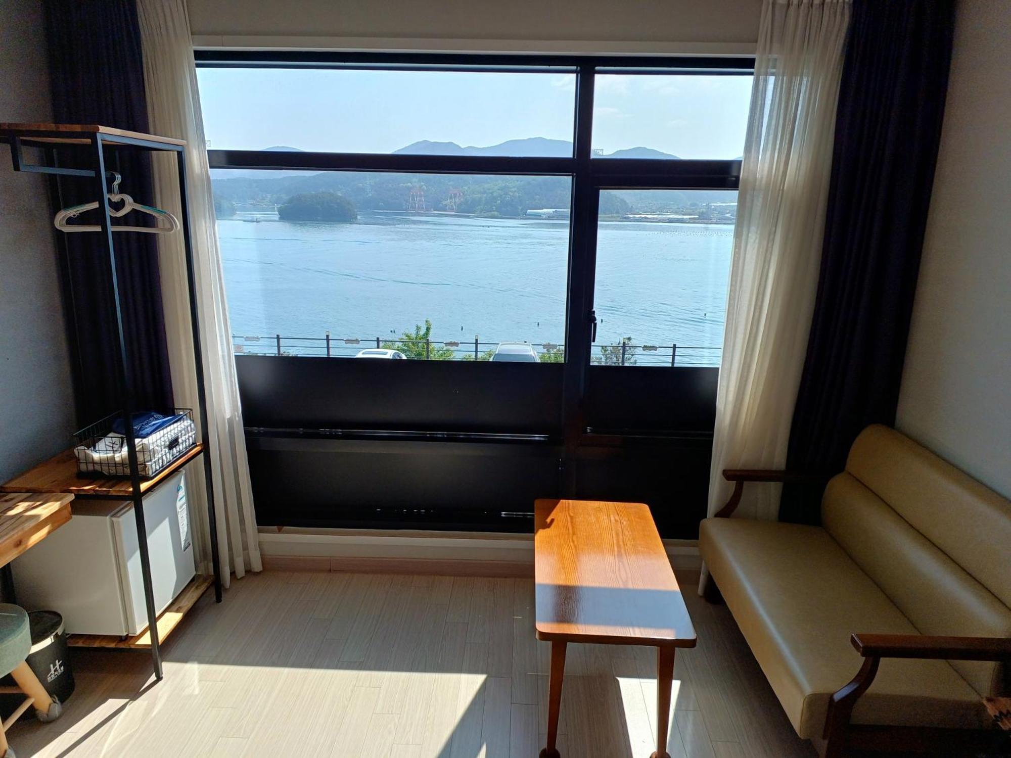 Tongyeong Bridge Hotel Exteriör bild