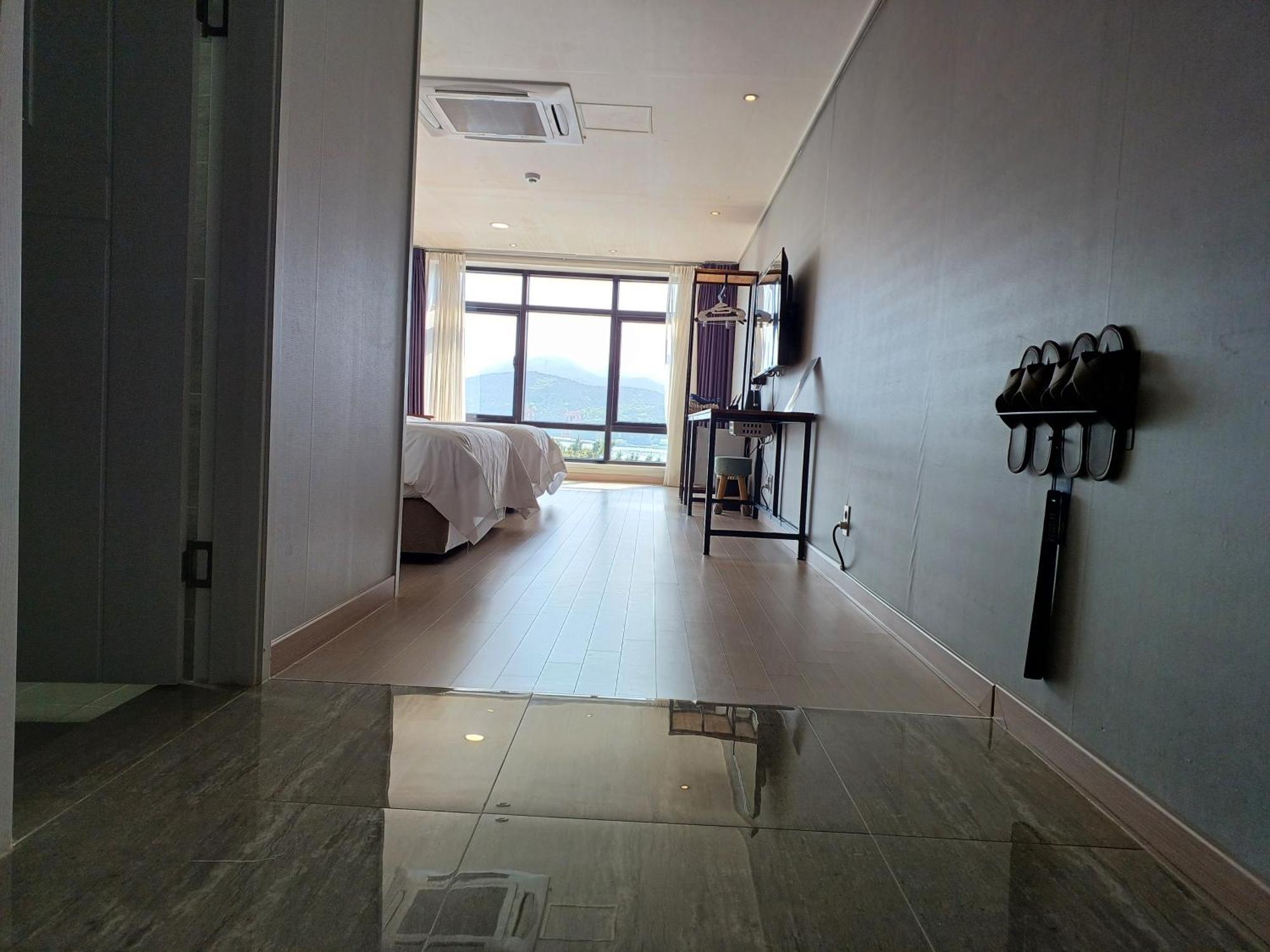 Tongyeong Bridge Hotel Exteriör bild
