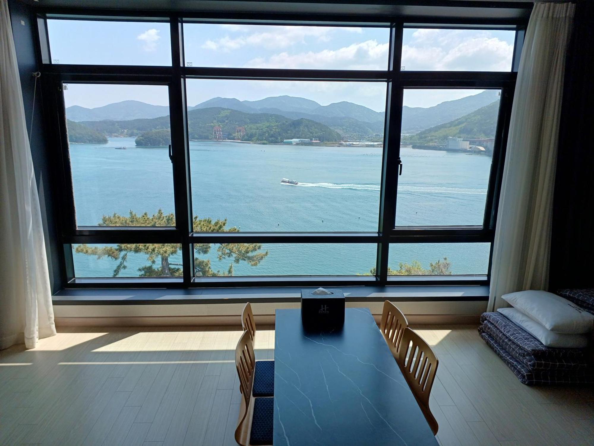 Tongyeong Bridge Hotel Exteriör bild